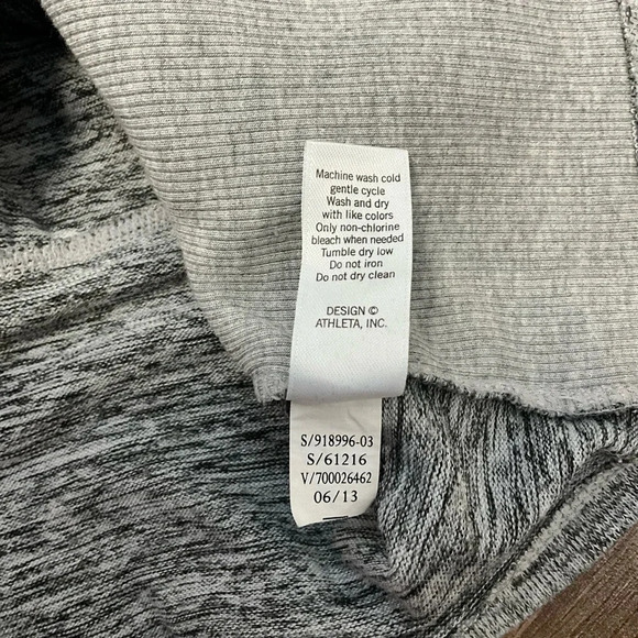 Athleta Batwing & Robin Gray Cowl Neck Sweater Sweatshirt Pullover Kangaroo XS - Picture 10 of 10